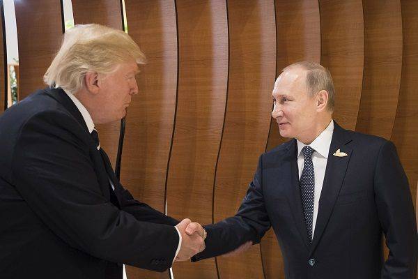 Путин и Трамп обсудили взаимодействия в борьбе с коронавирусом