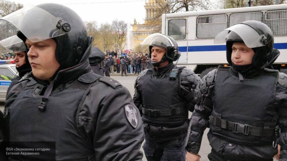 Полиция Петербурга заявила о готовности применять жесткие санкции за нарушение карантина