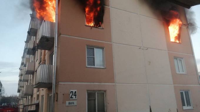 Под Красноярском в жилом доме произошел взрыв газа и пожар