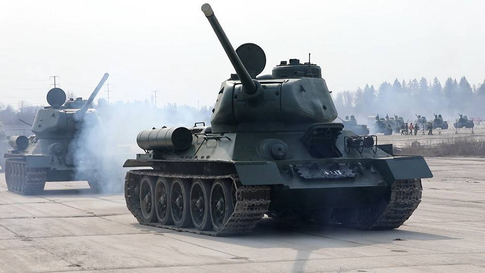 Появилось видео прибытия легендарных танков Т-34 в Алабино