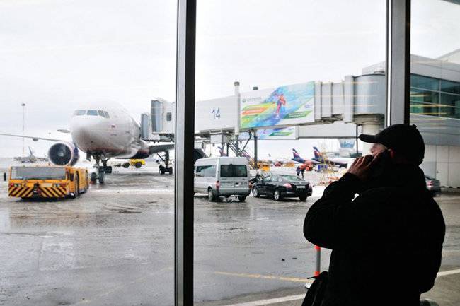 Застрявшие в аэропорту Нью-Йорка россияне потребовали вернуть их в РФ