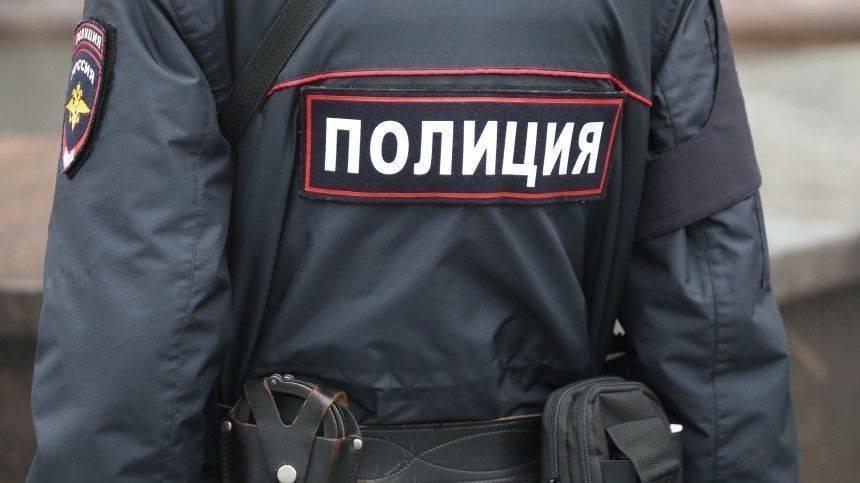 В Москве мужчина избил и укусил полицейского
