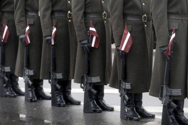 В Латвии стали заболевать коронавирусом солдаты — уже 4 случая