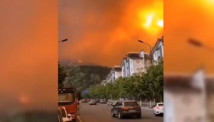 На юго-западе Китая 18 пожарных и их проводник сгорели, попав в огненную ловушку
