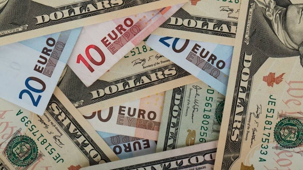 Экономисты объяснили падение евро и спрогнозировали его судьбу