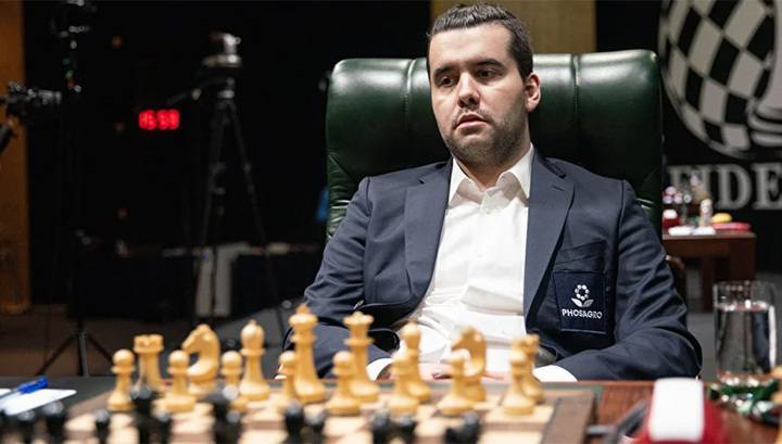 Россиянин Непомнящий поднялся на четвертое место в рейтинге FIDE