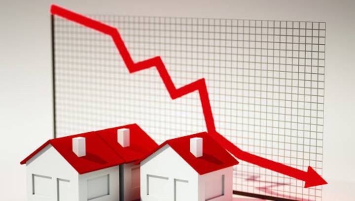 Эксперты: цены на жилье в России снизятся в ближайшее время на 10-20%, спрос резко падает