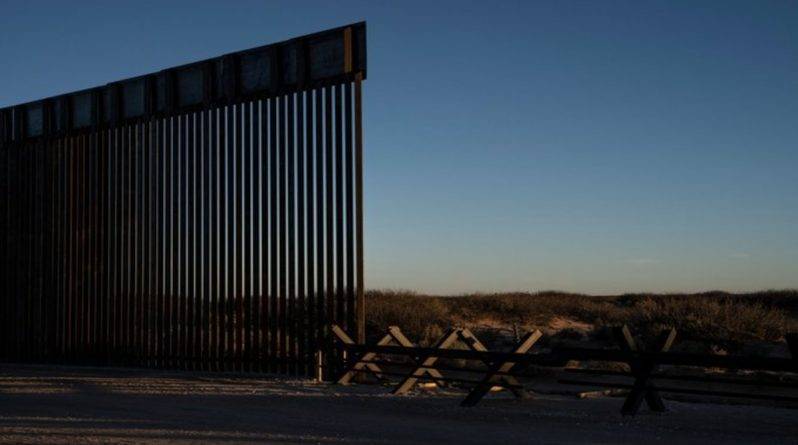 Администрация Трампа продолжает строить пограничную стену, несмотря на пандемию коронавируса