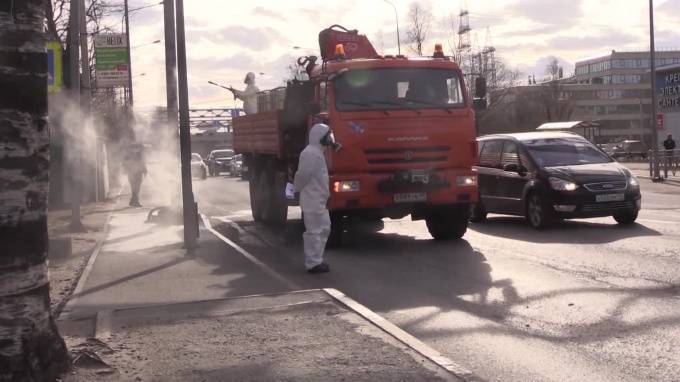 В МЧС засняли на видео процесс дезинфекции улиц в Мурино