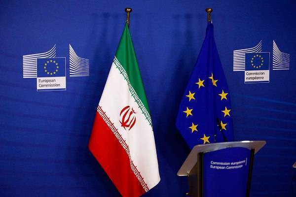 «Евротройка» пошла поперёк США: Иран получил партию медицинского груза