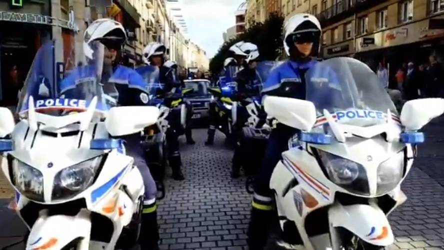 Полиция Франции задержала мужчину, взявшего в заложники жену с пятью детьми