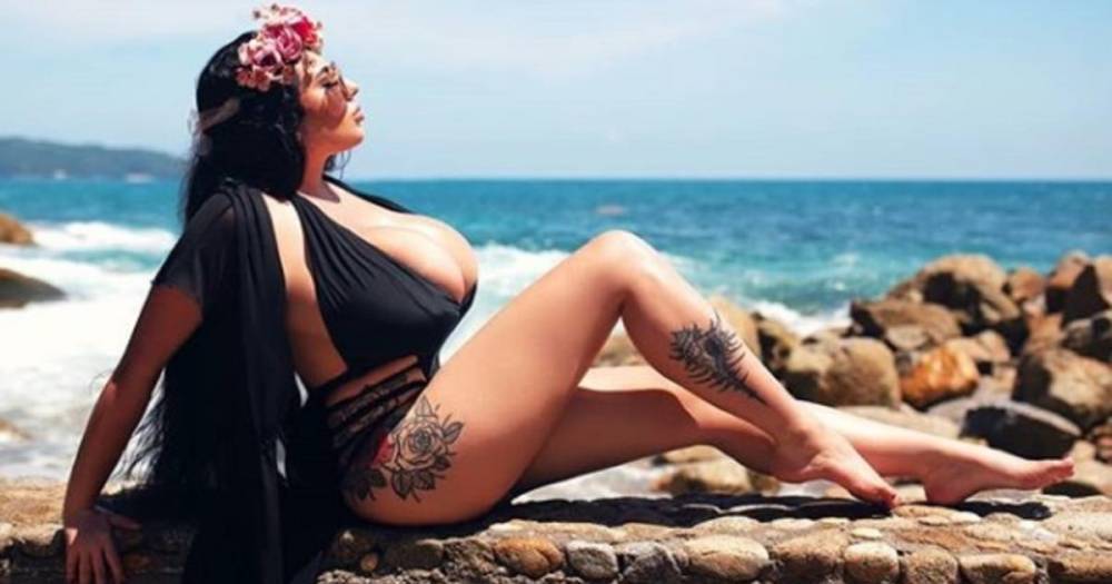 Больше, чем 11: звезда Instagram назвала точный размер своего бюста