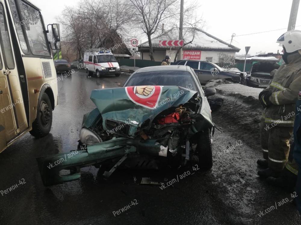 Стали известны подробности ДТП с участием такси в Кировском районе Кемерова