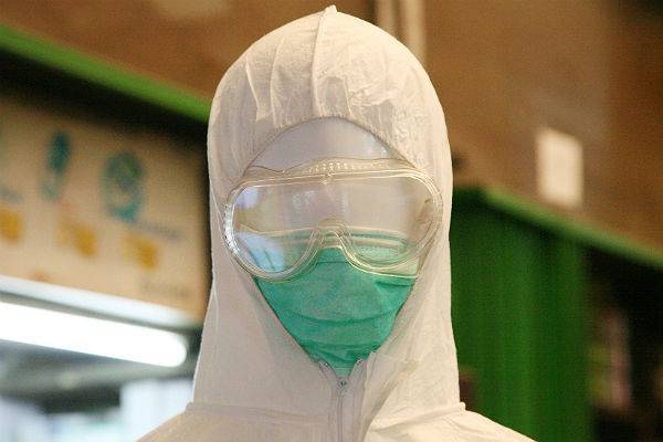 Мишустин запретил вывоз из России масок от коронавируса