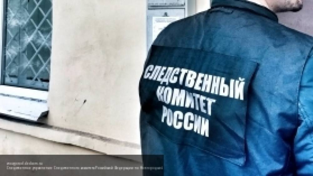 Тела троих мертвых мужчин были найдены во дворе одной из многоэтажек в Воронеже