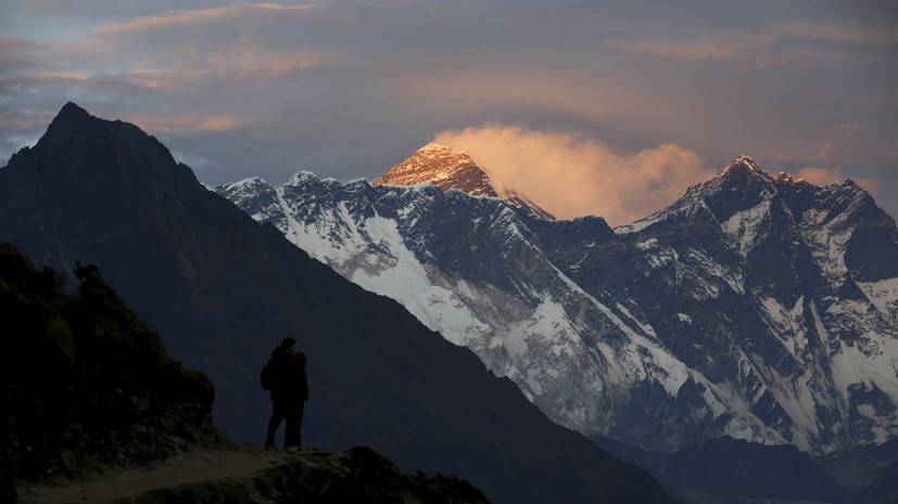 Непал пригласил российских военных подняться на Эверест