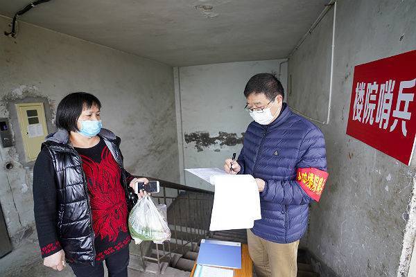 В Шанхае на войну с коронавирусом ушли 200 тысяч добровольцев