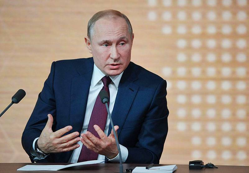 Песков рассказал о мерах по защите Путина от коронавируса
