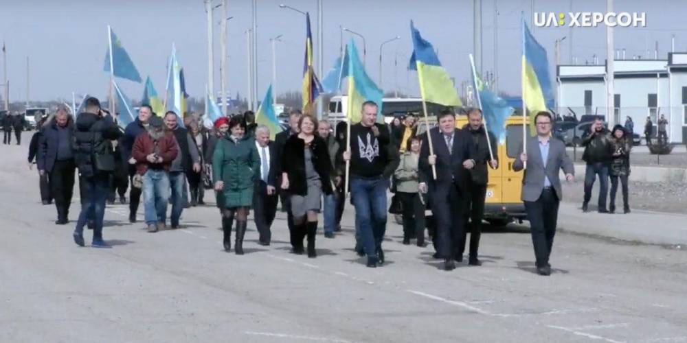 Представитель Зеленского и Михайло из Ялты пикетировали границу Крыма