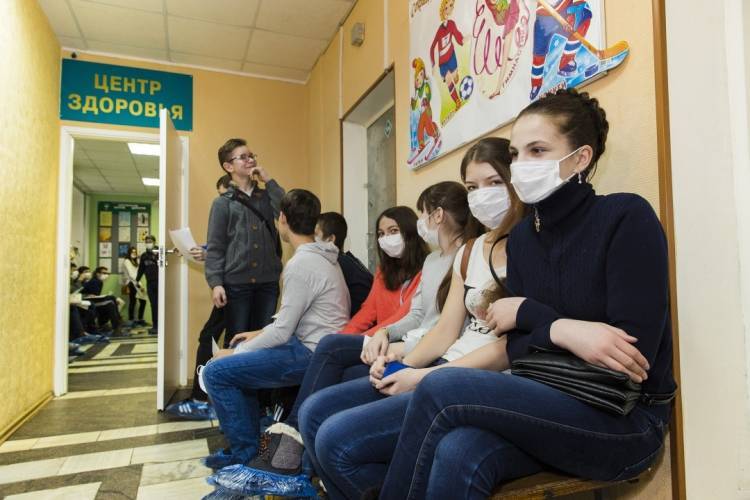 Минпромторг: в России нет ограничений по продаже медицинских масок