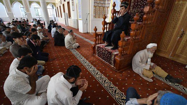 Хроники Covid-19: В Таджикистане имамы советуют верующим не ходить в мечети