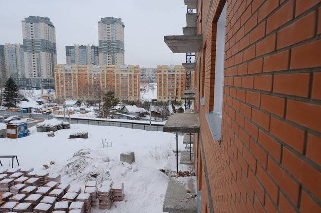 Проблемный дом в Закаменском достроят под контролем министроя Новосибирской области
