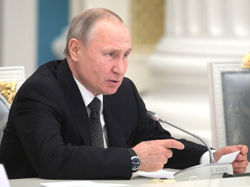 Путин: фейки о COVID-19 поступают из-за рубежа, чтобы "посеять панику"