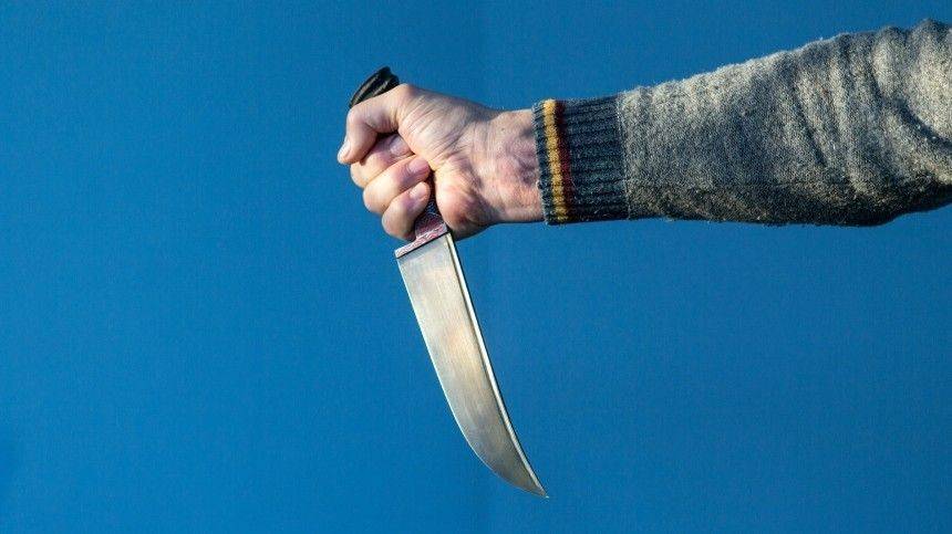 Видео: В Москве мужчина ударил ножом в ухо оппоненту во время ссоры