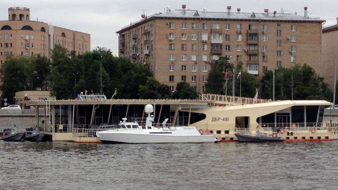 Первый женский экипаж патрульного катера прибыл в Петербург