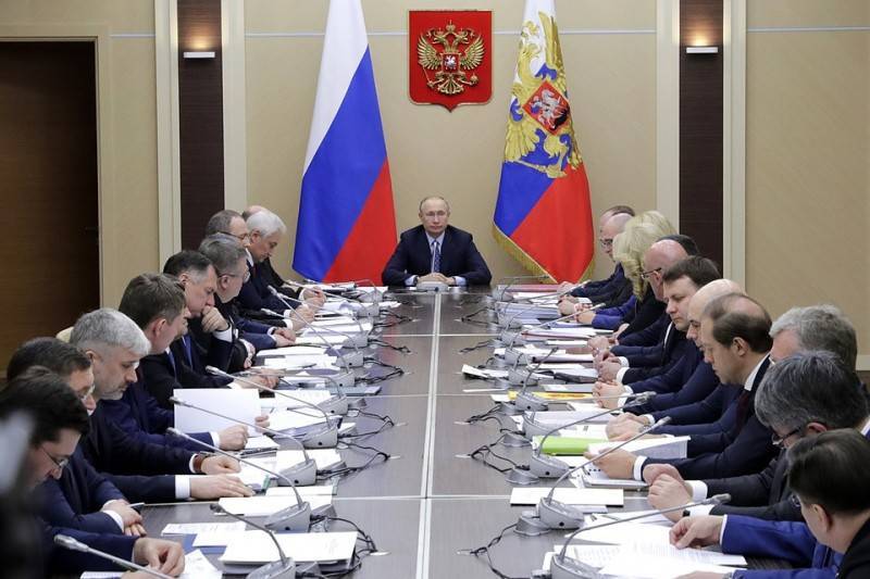 Владимир Путин: ФСБ докладывает, что провокационные вбросы по коронавирусу организованы из-за границы