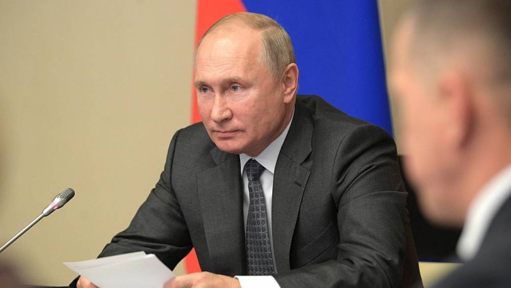 Путин поручил наладить информирование россиян для борьбы со «вбросами» о коронавирусе