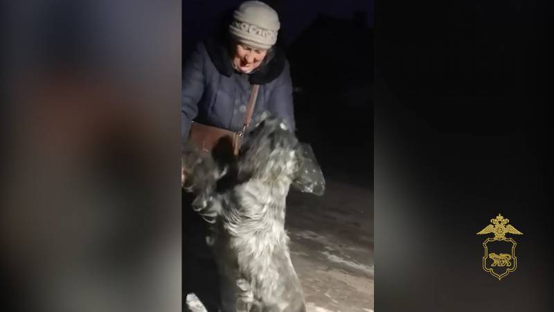 Полицейские вернули пенсионерке собаку, похищенную пять лет назад