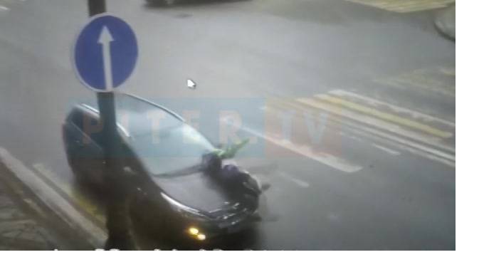 Видео: на Каменноостровском проспекте автомобиль сбил подростка