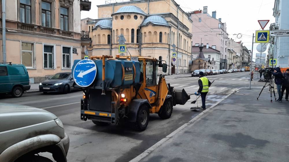 В Петербурге рассказали об уборке улиц в условиях нарушения правил парковки
