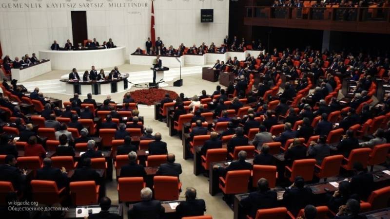 Депутаты парламента Турции устроили массовую драку