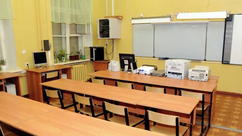 Директор московской школы решил уволиться после ЧП с ожогами у детей