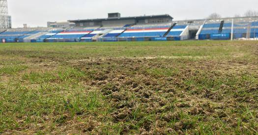 Российский ответ коронавирусу - футбольное поле без травы