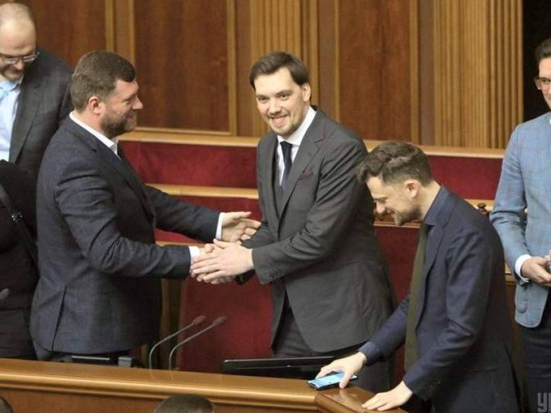 Правительство и премьер-министр Украины ушли в отставку
