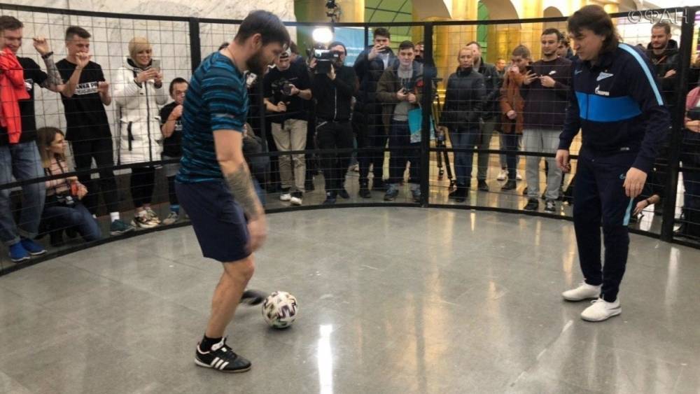 Турнир по Panna-футболу провели на станции метро «Международная» в Петербурге