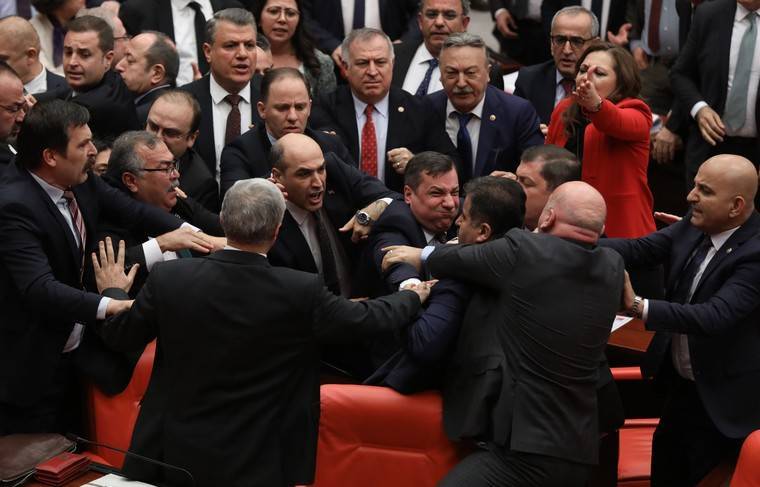 Турецкие депутаты подрались из-за сирийской проблемы
