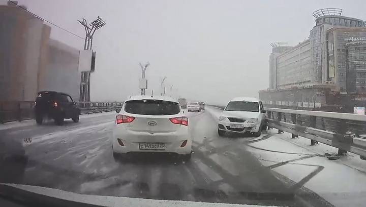 Гололед вызвал транспортный коллапс во Владивостоке