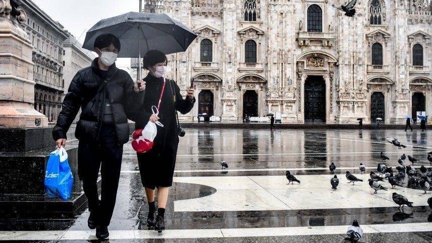 Никаких поцелуев! Коронавирус диктует правила поведения в общественных местах Италии