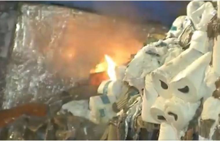 Грузовик с туалетной бумагой сгорел в Австралии