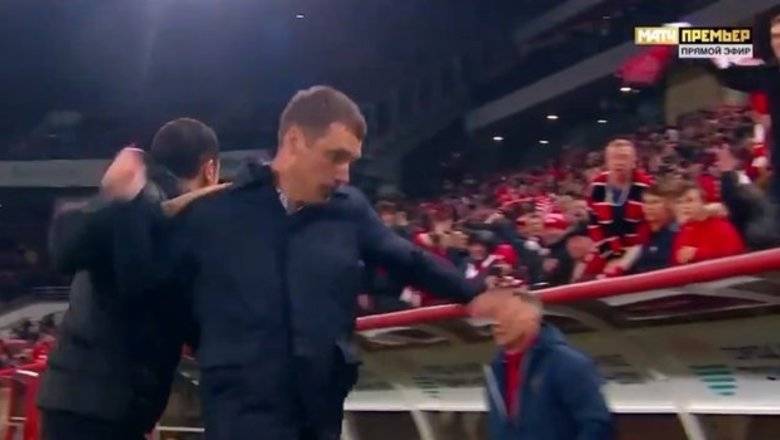 После поражения тренер ЦСКА не пожал руку тренеру «Спартака» и толкнул его