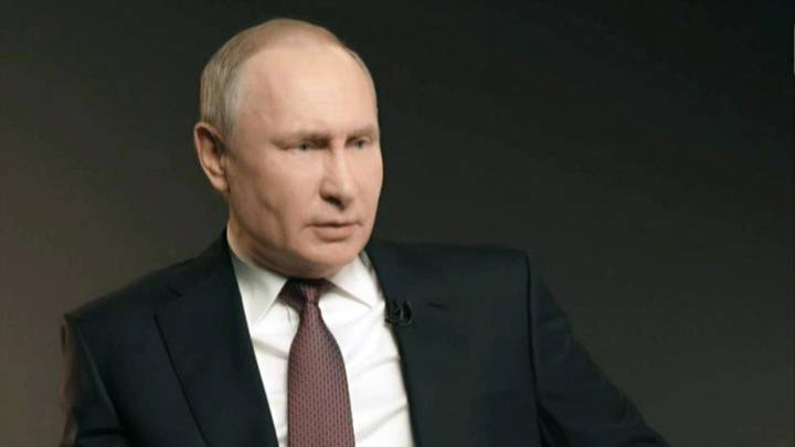 Хоккеисты так и не набили морду математикам: Путин рассказал о центре "Сириус"