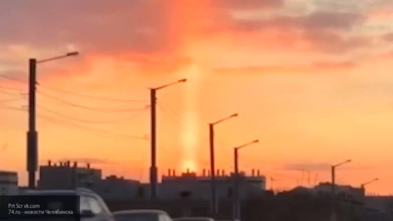 Жители Челябинска обсуждают загадочный огненный столб в небе над городом