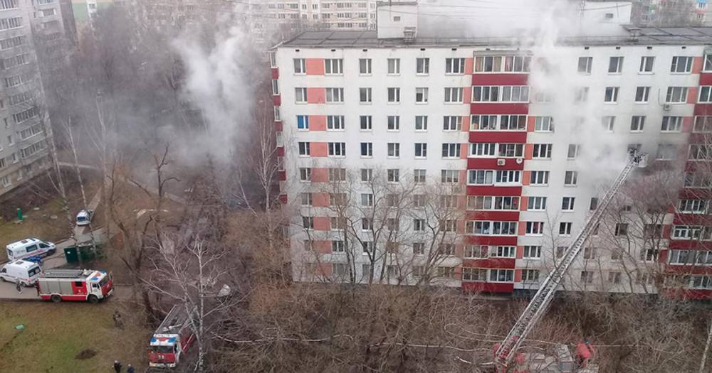 Фото горящего дома в Москве, где пострадали дети