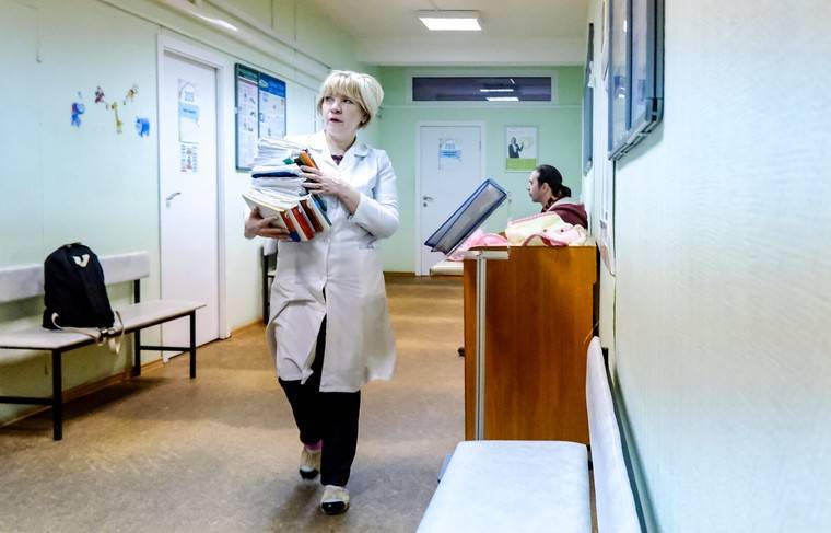 Правительство РФ выделит почти 20 млрд рублей на выплаты медикам