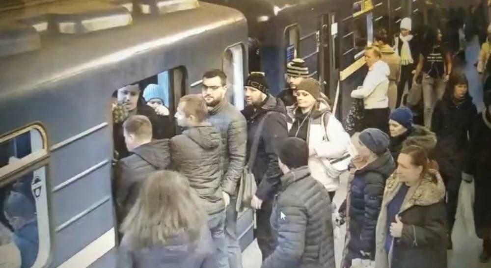 Пойманные в метрополитене карманники украли у пассажиров 1,6 млн рублей