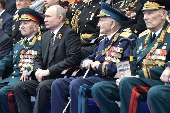 Мишустин рассказал о выплатах 75 тысяч рублей ветеранам